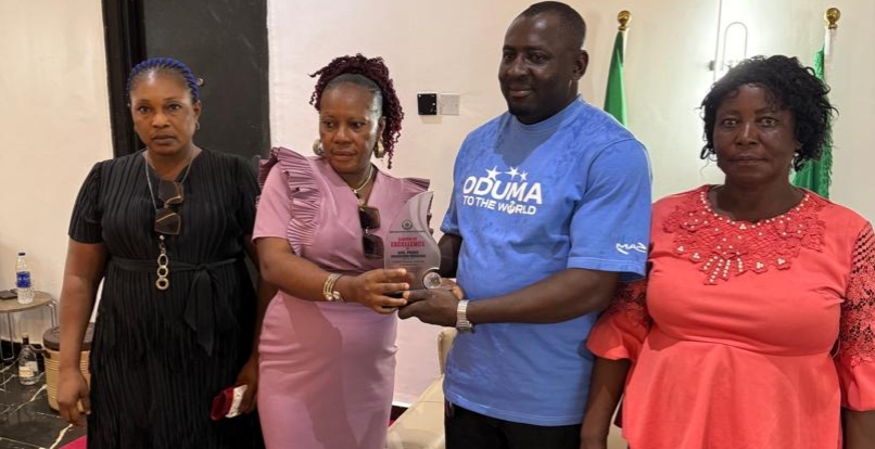Featured image for Prince Nwanjoku gets award from Smart School Teachers