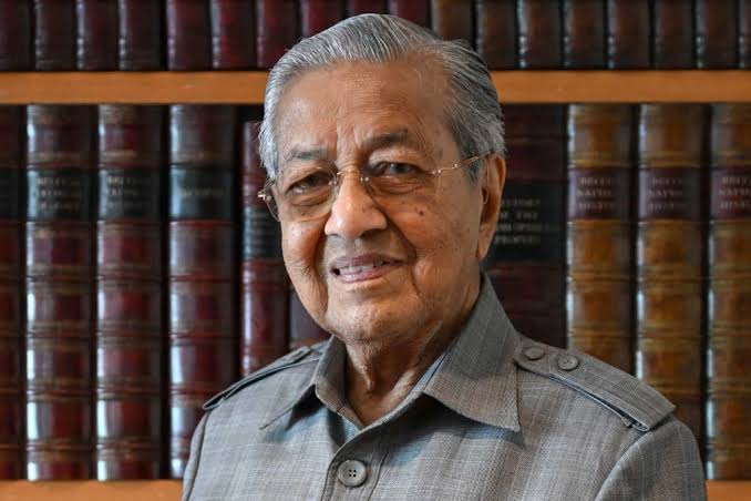 Featured image for Mahathir Mohamad, Malaysian ex-Prime Minister about to die a day after his wife died